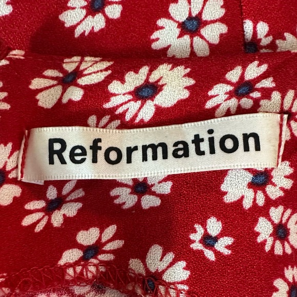 Reformation Lacey Smocked Sleeve Dress in Jenna Red Floral Size 4 - Picture 7 of 11